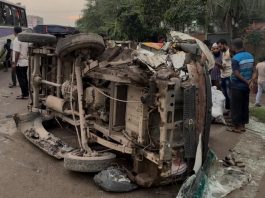 রূপগঞ্জে ট্রাক-লেগুনা মুখোমুখি সংঘর্ষ, আহত-১২