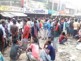 হাঁটে বিক্রি হতে আসে ওরা