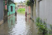 রূপগঞ্জে সরকারি খাল ভরাট করায় ৭ গ্রামের ২০ হাজার মানুষ পানি বন্দী, চরম ভোগান্তি