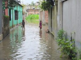 রূপগঞ্জে সরকারি খাল ভরাট করায় ৭ গ্রামের ২০ হাজার মানুষ পানি বন্দী, চরম ভোগান্তি
