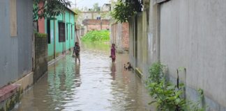 রূপগঞ্জে সরকারি খাল ভরাট করায় ৭ গ্রামের ২০ হাজার মানুষ পানি বন্দী, চরম ভোগান্তি