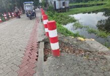 ৫০ লাখ টাকা জলে, এক মাসেই ধসে গেল রাস্তা, অবরুদ্ধ ৫ গ্রামের মানুষ