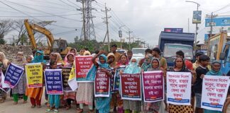রূপগঞ্জে মহাসড়কের পাশে ময়লা-আবর্জনা ফেলা বন্ধ ও ময়লার ভাগার অপসারণের দাবিতে সড়ক অবরোধ ও বিক্ষোভ