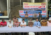 জমি দখলের চেষ্টার প্রতিবাদে রূপগঞ্জে ভূমিহীনদের প্রতিবাদ সভা