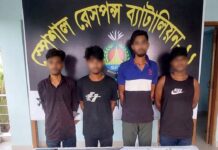 রূপগঞ্জে বিদেশি পিস্তল-রামদাসহ চিহ্নিত সন্ত্রাসী ও কিশোর গ্যাং লিডার ‘কুত্তা শ্রাবণ’সহ গ্রেপ্তার ৪