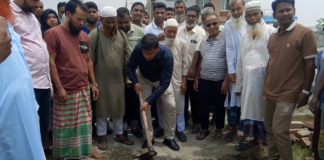 রূপগঞ্জে রাস্তা ও সাবমারসিবলের কাজের উদ্বোধন করলেন প্রশাসক