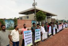 রূপগঞ্জে ফরটিস গ্রুপের বিরুদ্ধে ভুয়া দলিল করে জমি দখলের প্রতিবাদে এলাকাবাসীর মানববন্ধন